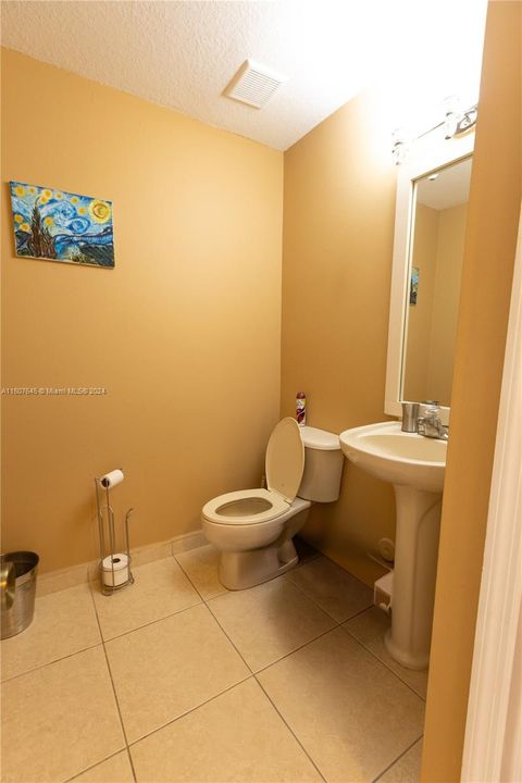 half bathroom down stair