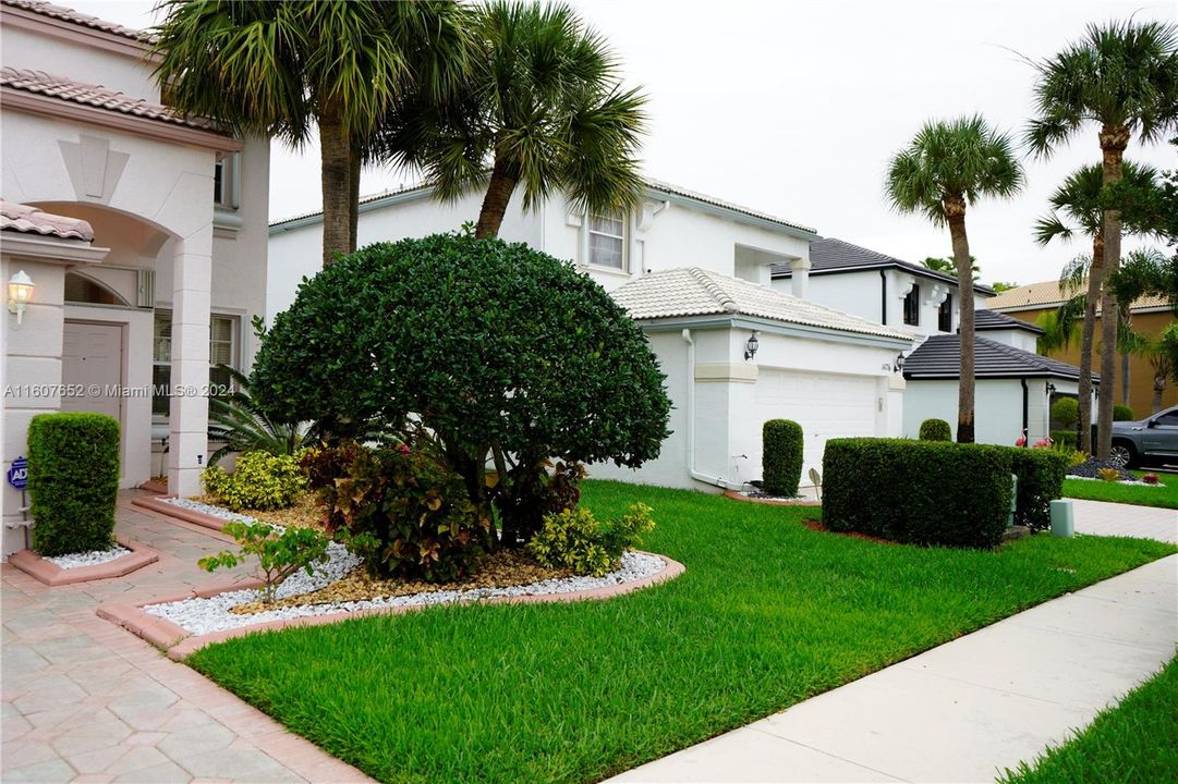 For Sale: $830,000 (3 beds, 2 baths, 2488 Square Feet)