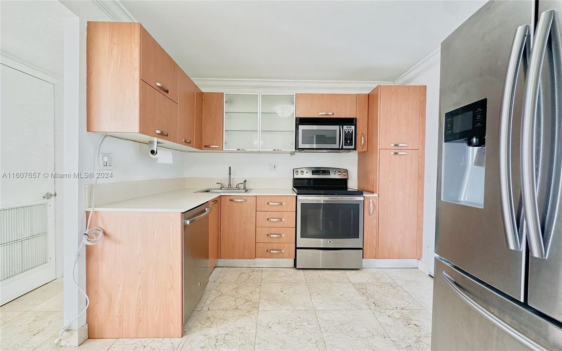 For Rent: $2,750 (2 beds, 2 baths, 1058 Square Feet)