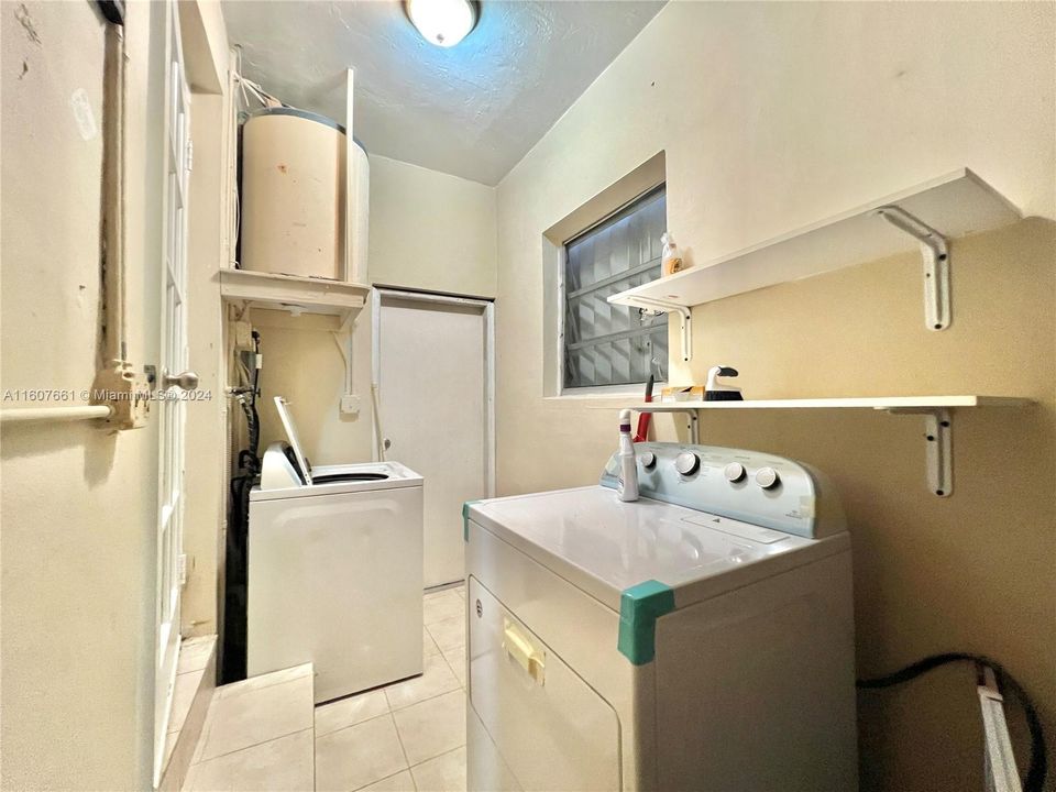 For Rent: $4,250 (2 beds, 2 baths, 1413 Square Feet)