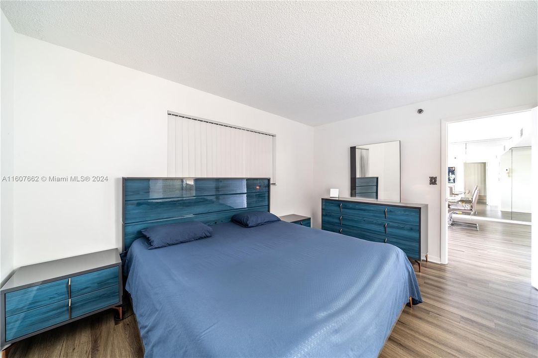 For Sale: $315,000 (2 beds, 2 baths, 848 Square Feet)