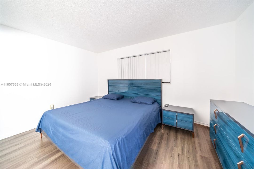 For Sale: $315,000 (2 beds, 2 baths, 848 Square Feet)