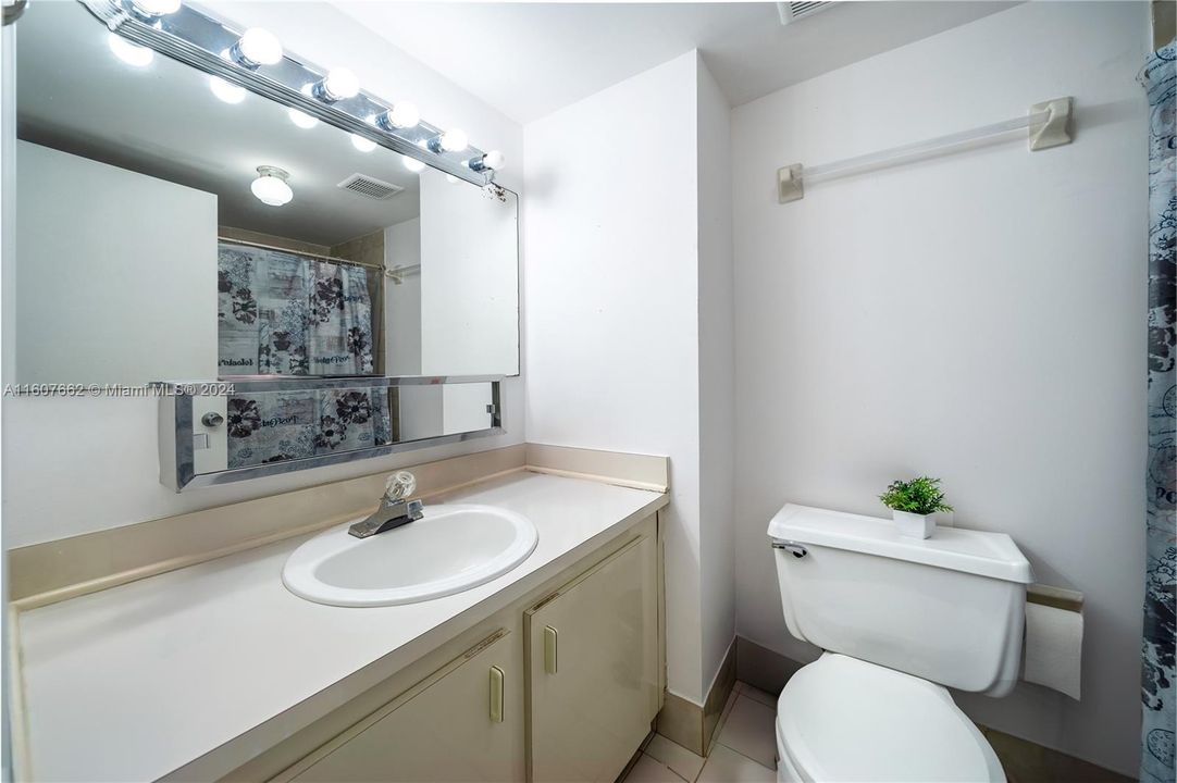 For Sale: $315,000 (2 beds, 2 baths, 848 Square Feet)