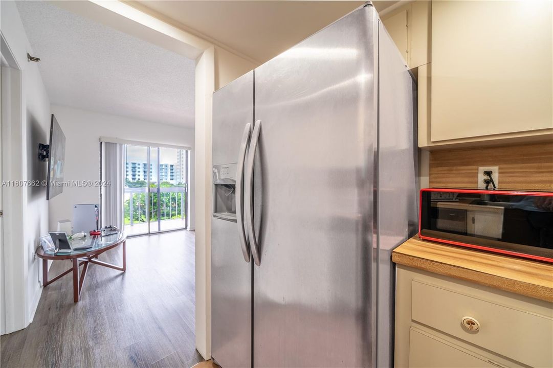 For Sale: $315,000 (2 beds, 2 baths, 848 Square Feet)