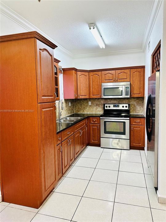 For Rent: $2,950 (3 beds, 2 baths, 1328 Square Feet)