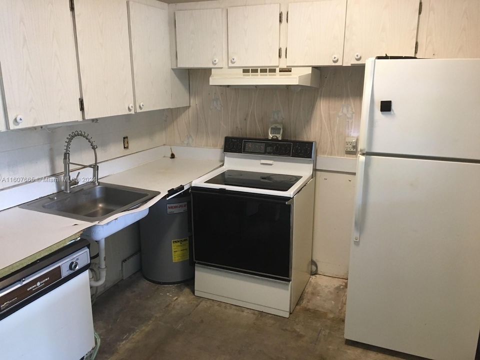 For Sale: $89,000 (1 beds, 1 baths, 660 Square Feet)