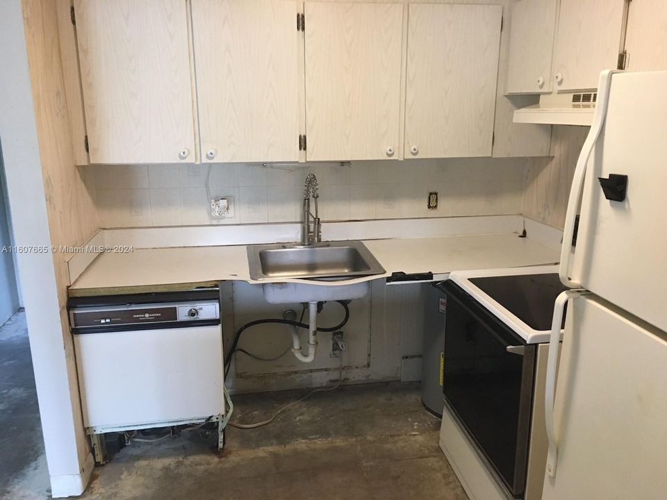 For Sale: $89,000 (1 beds, 1 baths, 660 Square Feet)