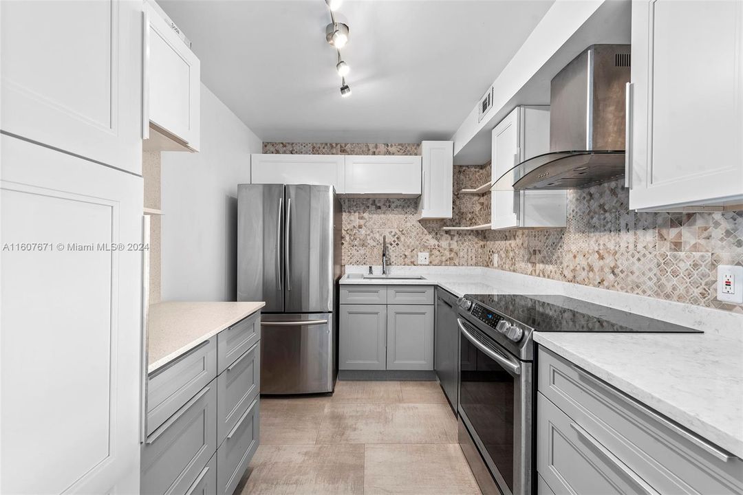 Active With Contract: $2,400 (1 beds, 1 baths, 790 Square Feet)