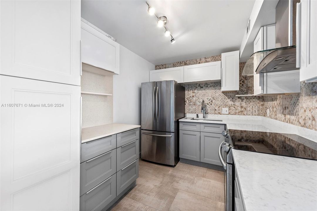 Active With Contract: $2,400 (1 beds, 1 baths, 790 Square Feet)