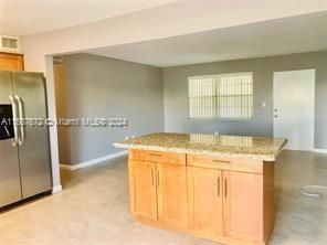 For Sale: $275,000 (2 beds, 2 baths, 872 Square Feet)