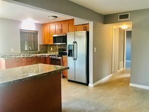 Active With Contract: $275,000 (2 beds, 2 baths, 872 Square Feet)