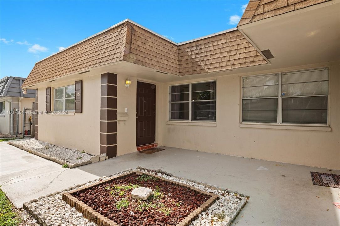 Active With Contract: $600,000 (0 beds, 0 baths, 2402 Square Feet)