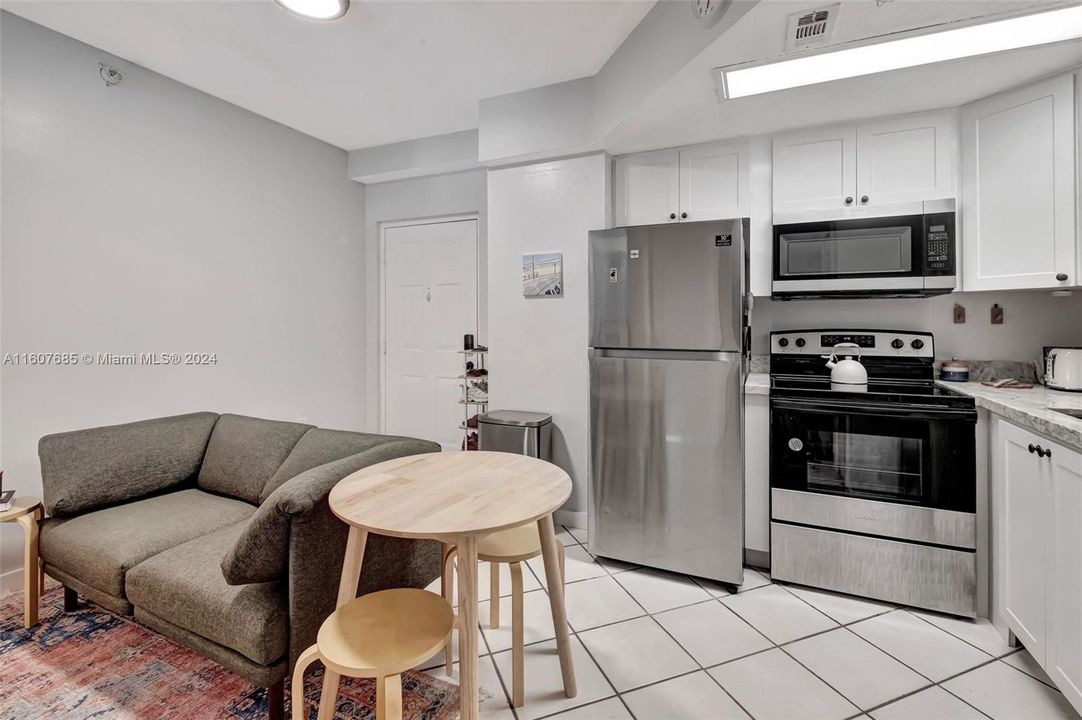 For Sale: $295,000 (1 beds, 1 baths, 362 Square Feet)