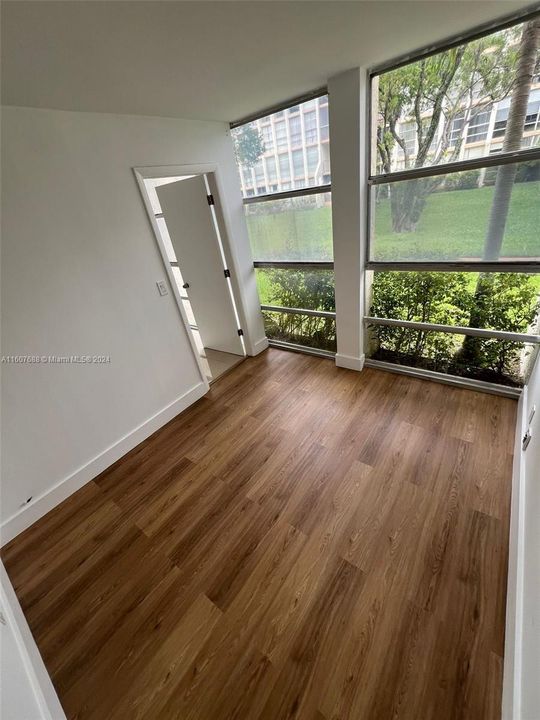 For Rent: $2,350 (2 beds, 1 baths, 924 Square Feet)