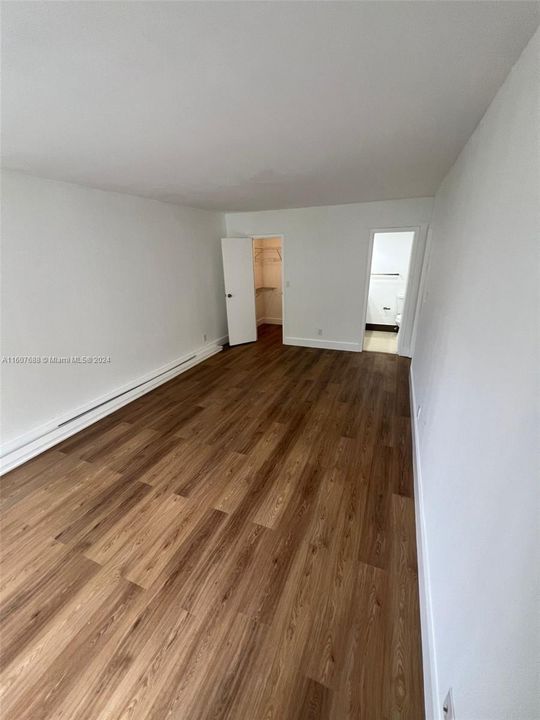 For Rent: $2,350 (2 beds, 1 baths, 924 Square Feet)