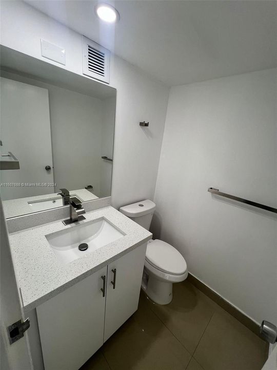 For Rent: $2,350 (2 beds, 1 baths, 924 Square Feet)