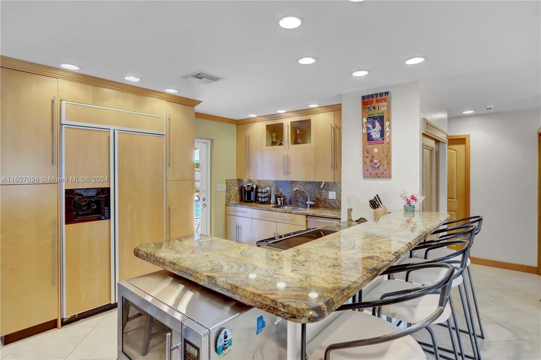 For Sale: $655,000 (2 beds, 1 baths, 1190 Square Feet)