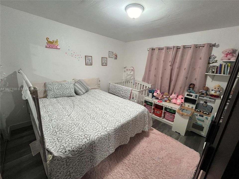 For Sale: $275,000 (2 beds, 1 baths, 820 Square Feet)