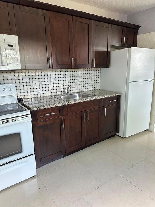 For Rent: $1,850 (2 beds, 1 baths, 760 Square Feet)