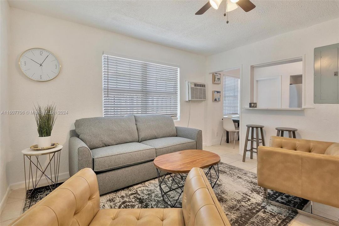 For Rent: $2,250 (2 beds, 1 baths, 780 Square Feet)