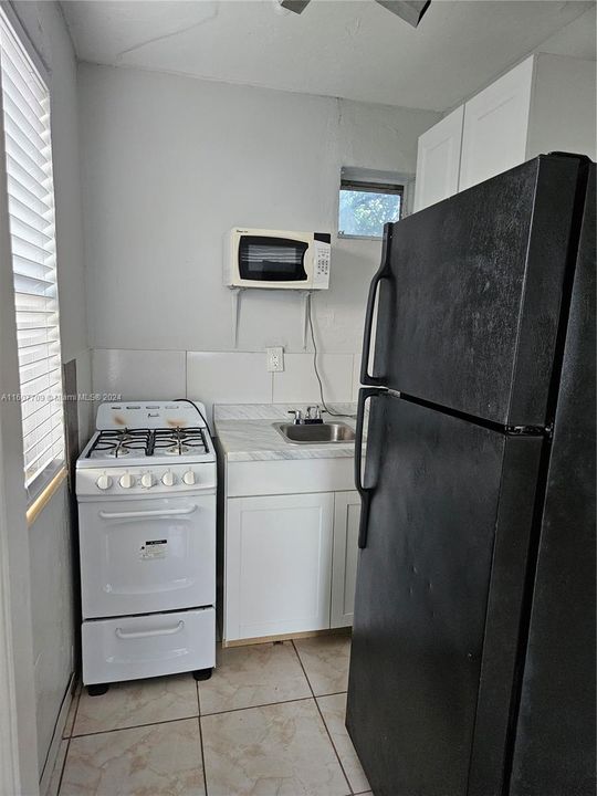 Recently Rented: $1,300 (0 beds, 1 baths, 400 Square Feet)