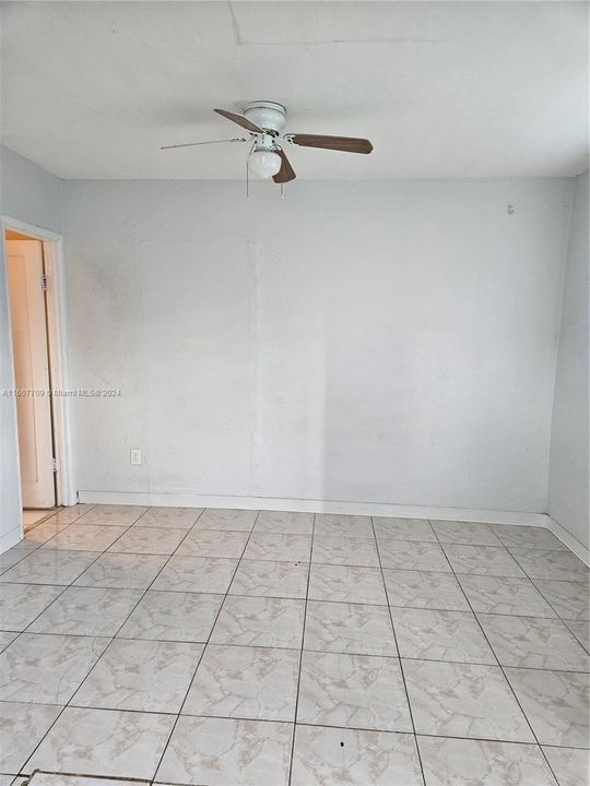 Recently Rented: $1,300 (0 beds, 1 baths, 400 Square Feet)