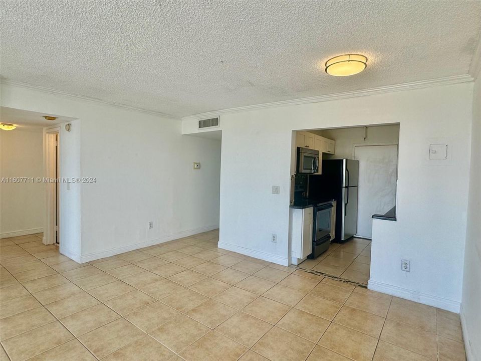 For Rent: $2,400 (2 beds, 2 baths, 904 Square Feet)