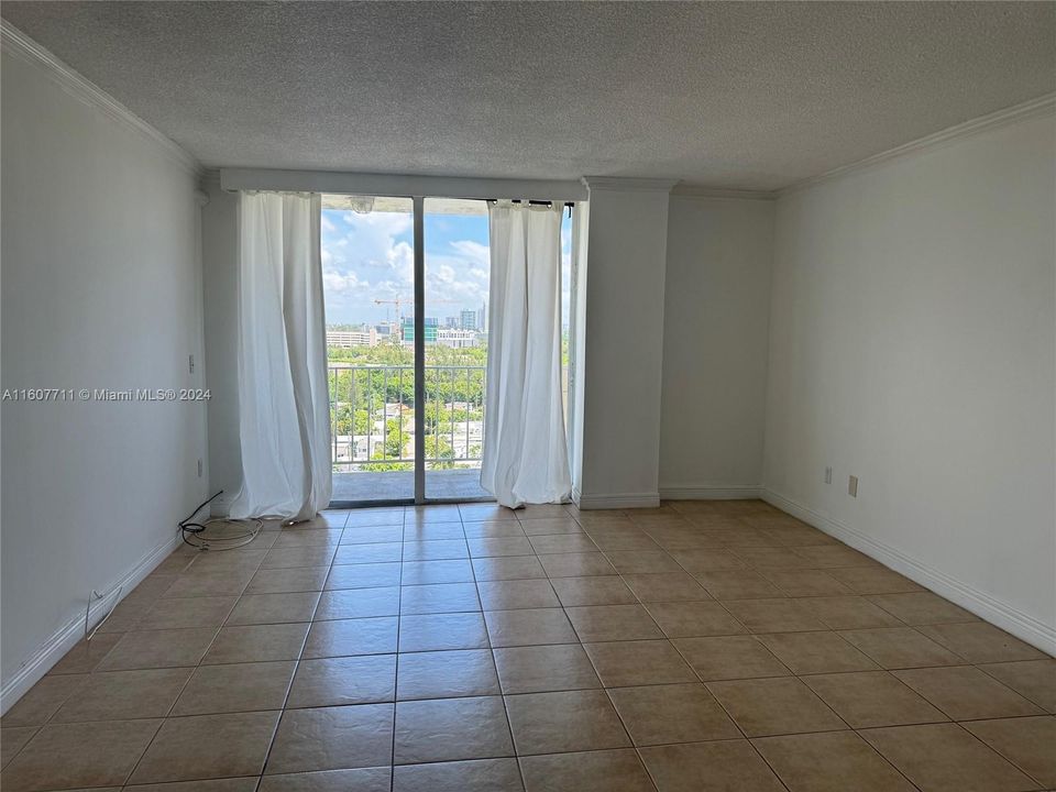 For Rent: $2,400 (2 beds, 2 baths, 904 Square Feet)