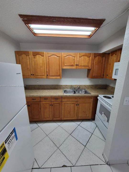 Recently Rented: $2,500 (3 beds, 2 baths, 1075 Square Feet)