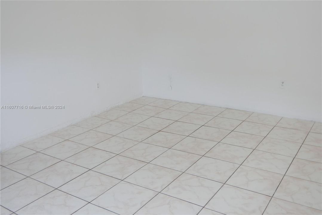 For Sale: $245,500 (2 beds, 1 baths, 1085 Square Feet)