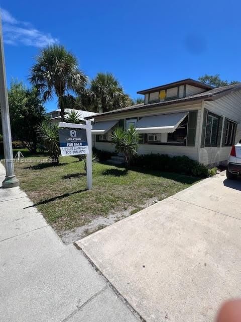 For Sale: $499,999 (3 beds, 2 baths, 1112 Square Feet)