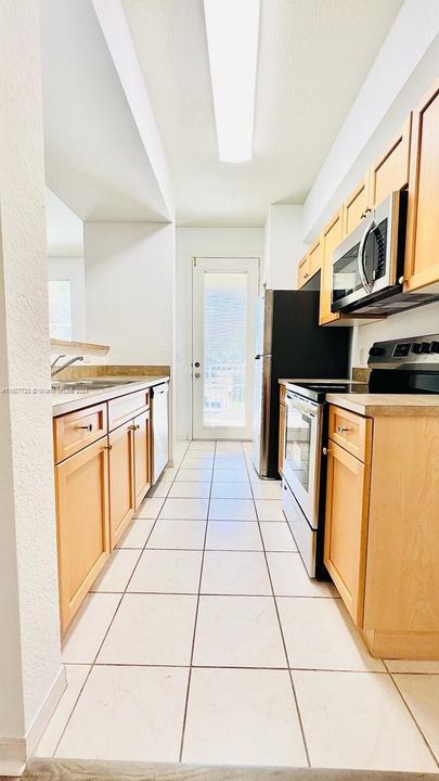 For Rent: $2,200 (1 beds, 1 baths, 815 Square Feet)