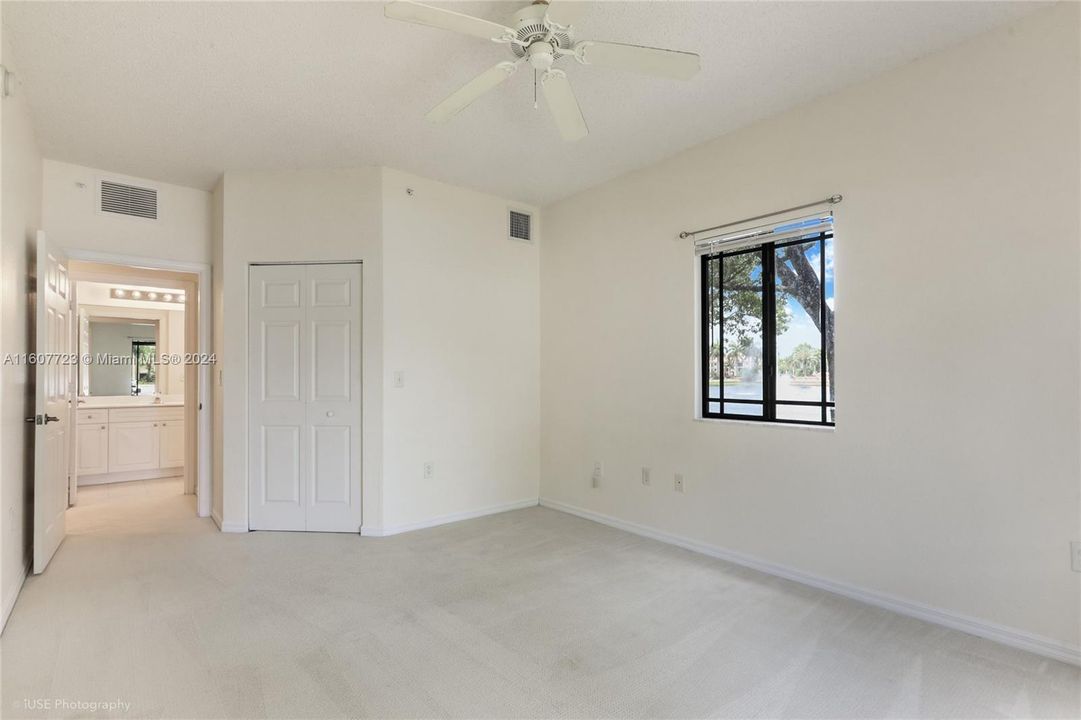 For Sale: $315,000 (2 beds, 1 baths, 987 Square Feet)