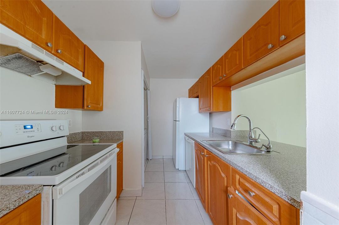 For Rent: $2,700 (3 beds, 2 baths, 1093 Square Feet)