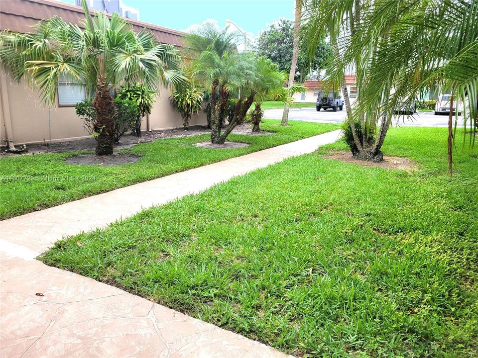 For Sale: $198,500 (2 beds, 2 baths, 883 Square Feet)