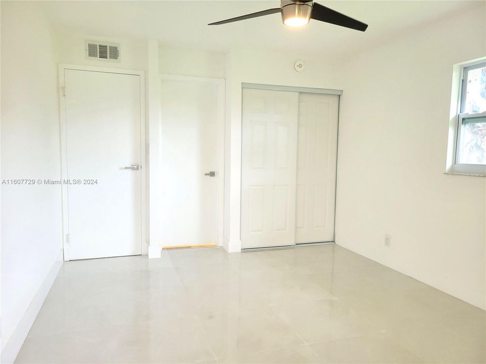 Active With Contract: $182,000 (2 beds, 2 baths, 883 Square Feet)