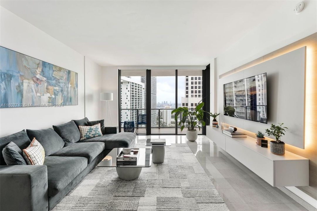 For Sale: $850,000 (1 beds, 1 baths, 879 Square Feet)