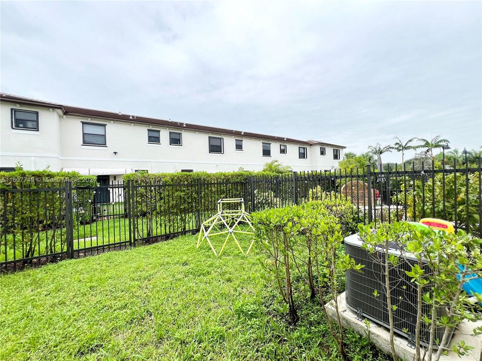 For Sale: $530,000 (3 beds, 2 baths, 1438 Square Feet)