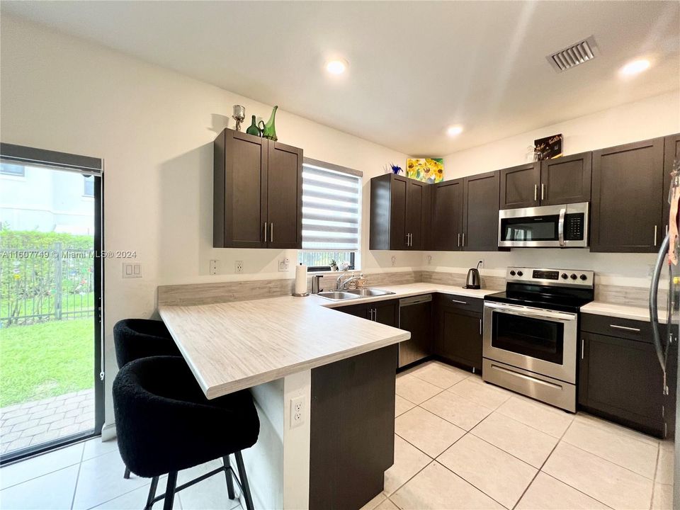 For Sale: $530,000 (3 beds, 2 baths, 1438 Square Feet)