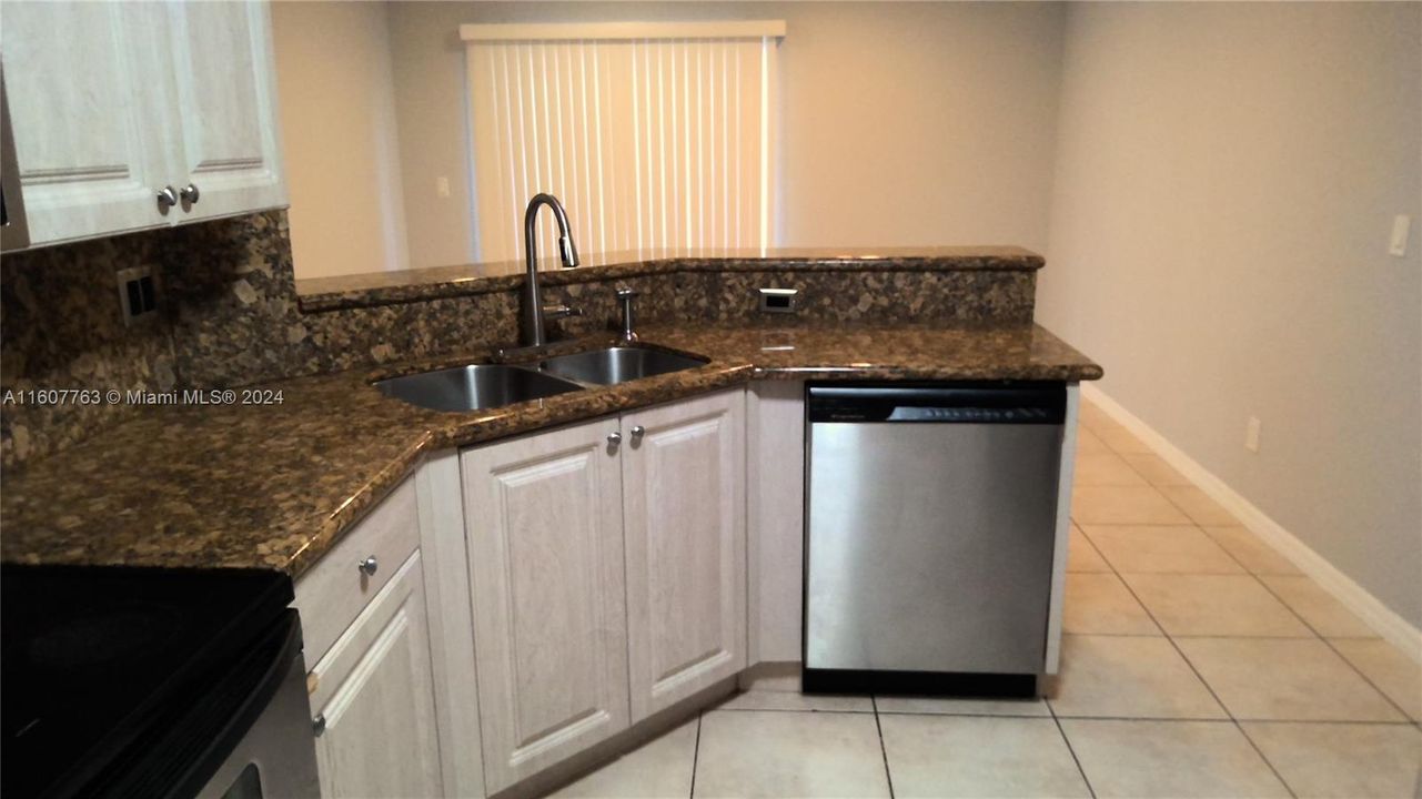 For Rent: $2,800 (3 beds, 2 baths, 1536 Square Feet)