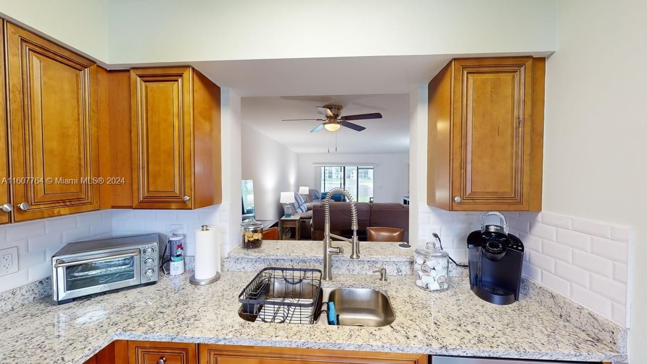 For Sale: $370,000 (2 beds, 2 baths, 1392 Square Feet)