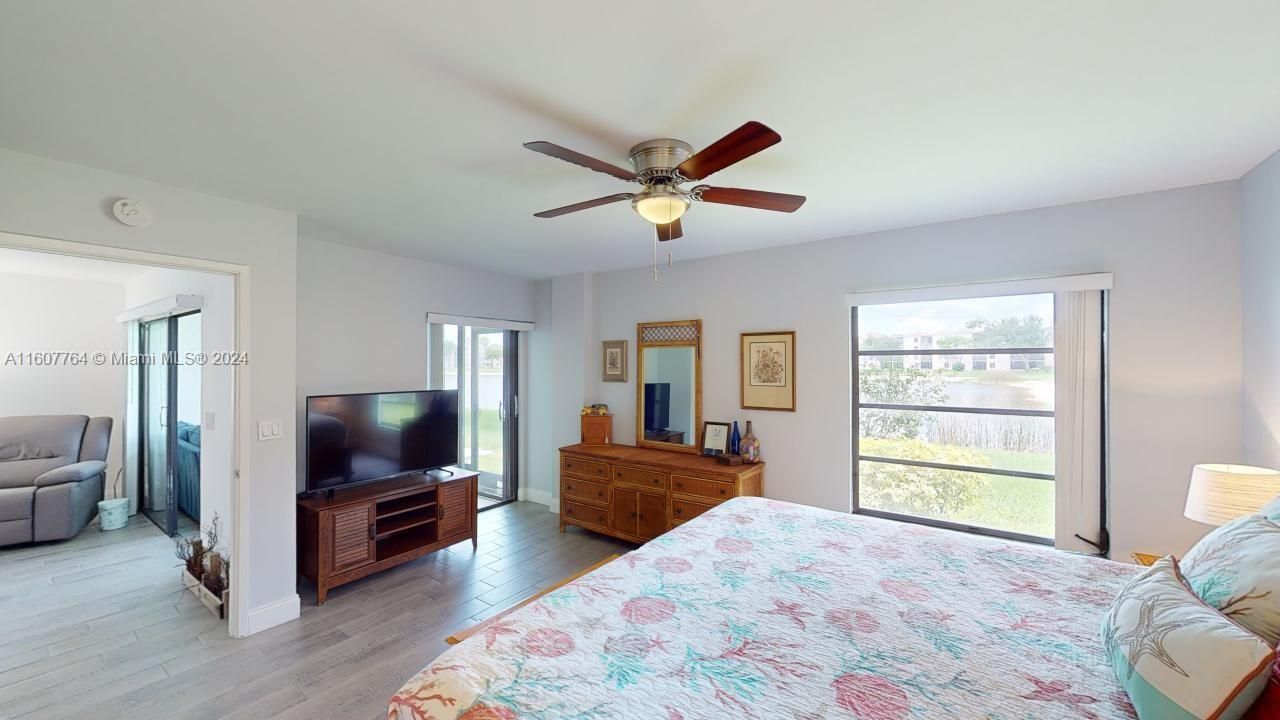 For Sale: $370,000 (2 beds, 2 baths, 1392 Square Feet)