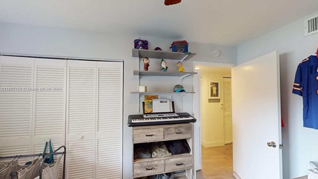 For Sale: $370,000 (2 beds, 2 baths, 1392 Square Feet)