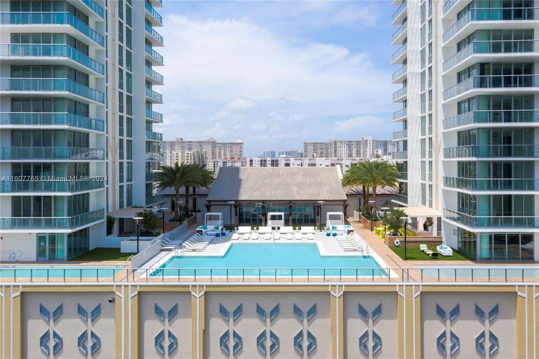 Active With Contract: $6,600 (2 beds, 3 baths, 1524 Square Feet)