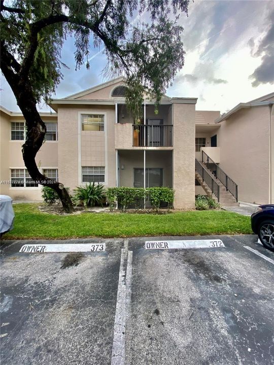 For Rent: $1,990 (2 beds, 2 baths, 807 Square Feet)