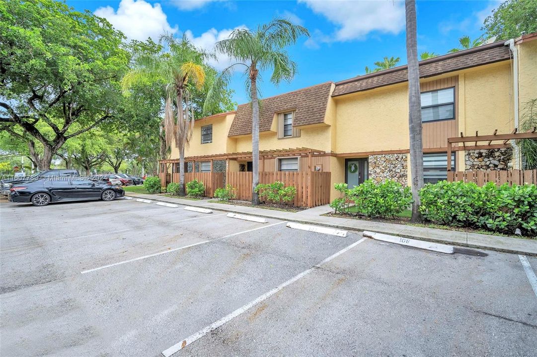 Recently Sold: $470,000 (3 beds, 2 baths, 1912 Square Feet)