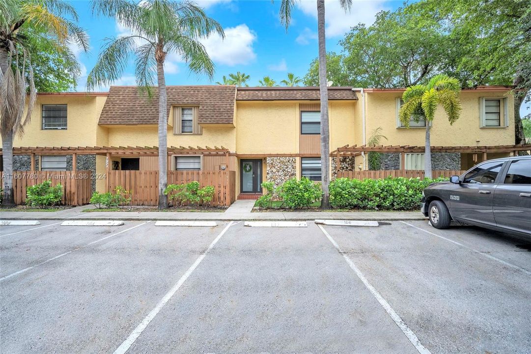 Recently Sold: $470,000 (3 beds, 2 baths, 1912 Square Feet)