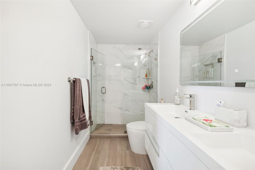 For Sale: $419,000 (2 beds, 2 baths, 948 Square Feet)