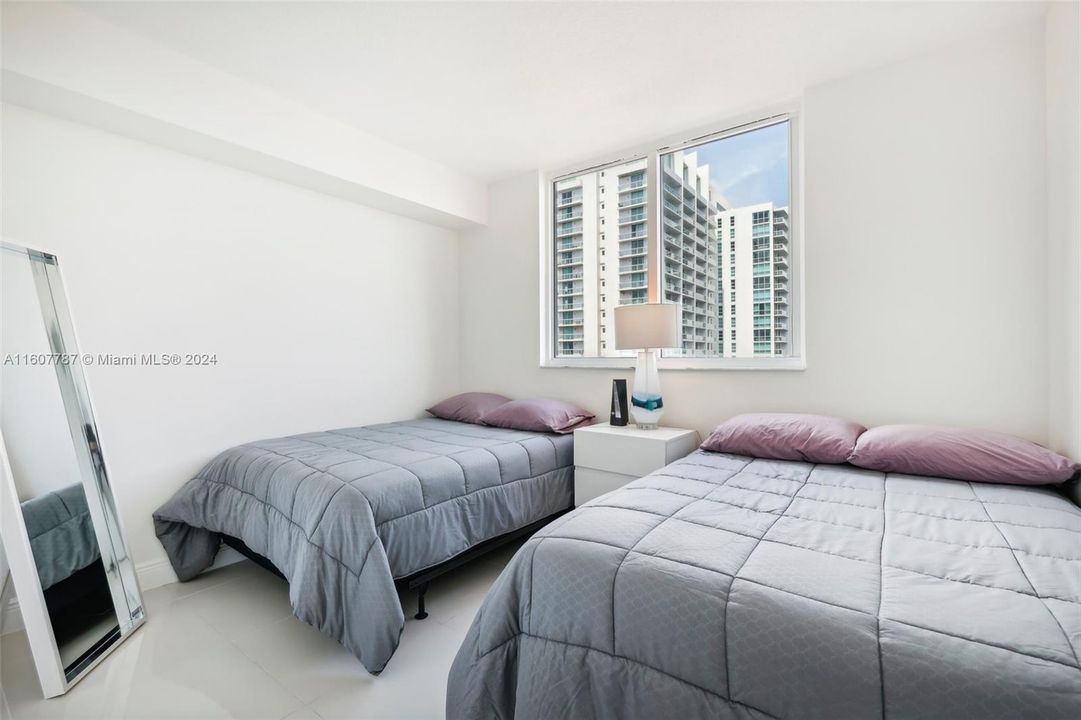 For Sale: $419,000 (2 beds, 2 baths, 948 Square Feet)