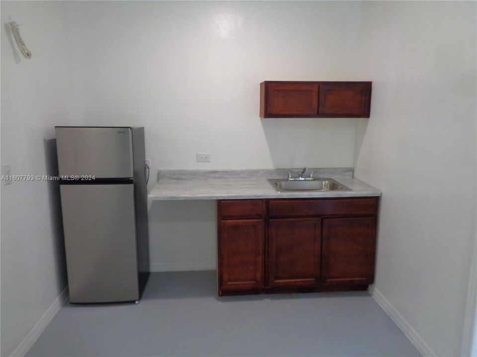 For Rent: $1,375 (1 beds, 1 baths, 1928 Square Feet)